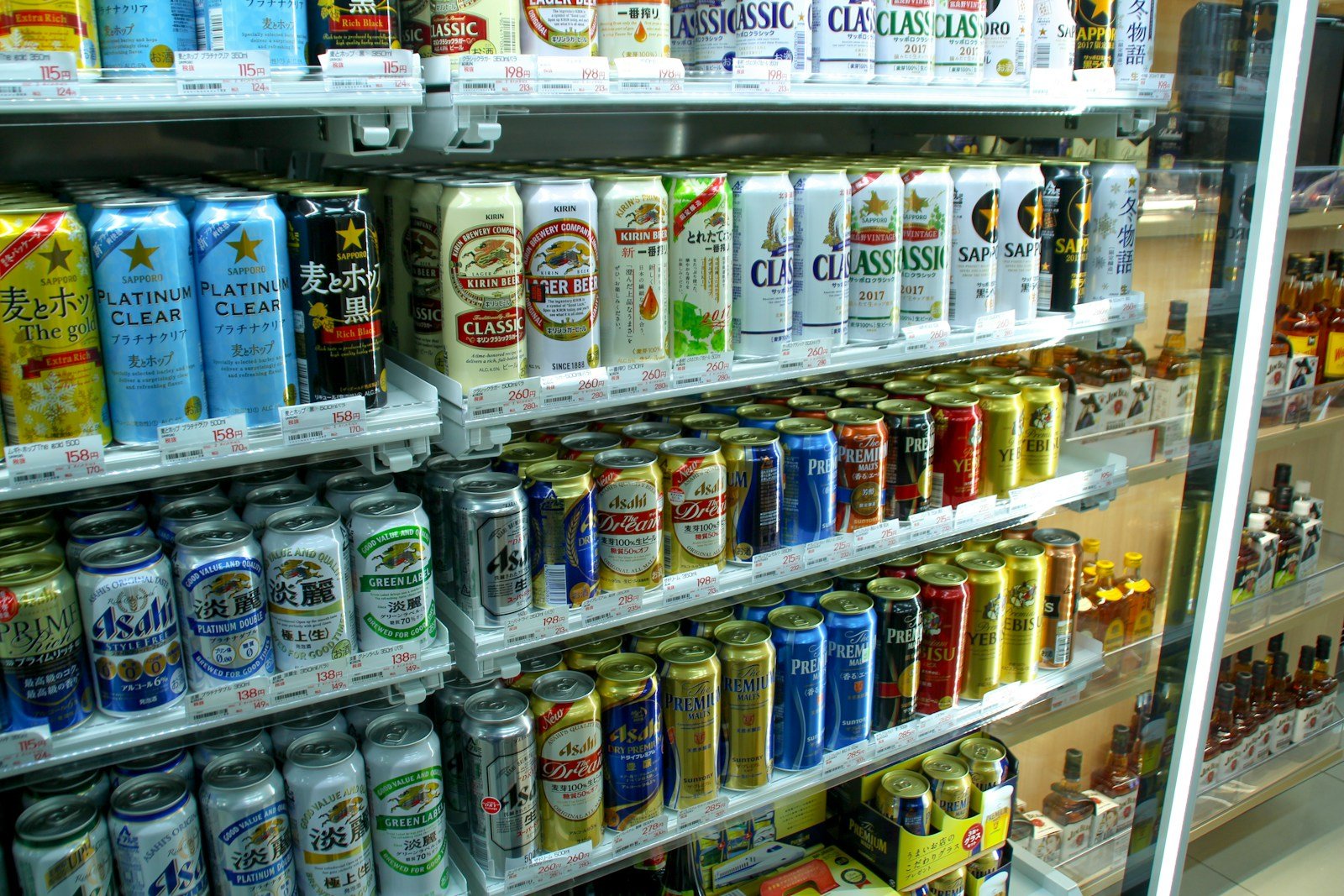Productos locales frescos en comercio de Lleida