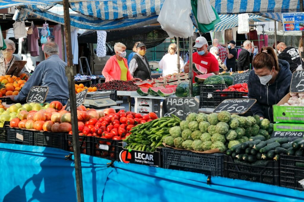 Mostrador de atención en tienda de alimentación en Lleida
